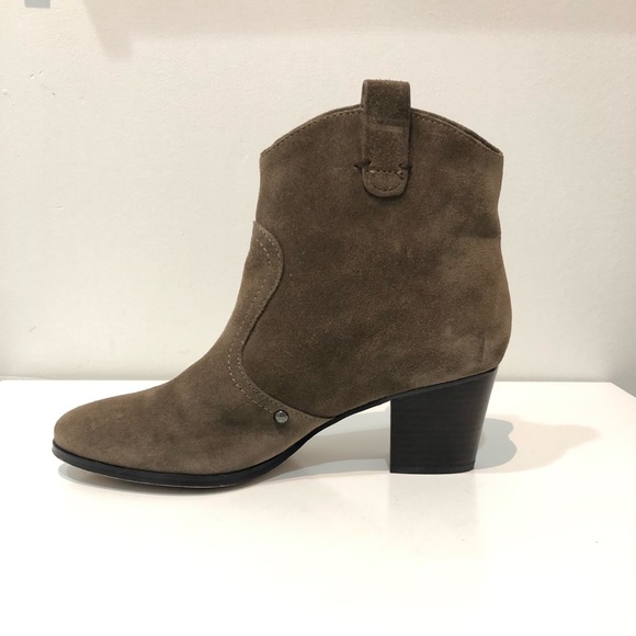 Coach: Women’s Suede Heeled Bootie with Pull Tabs: Size: 7 - Picture 4 of 8